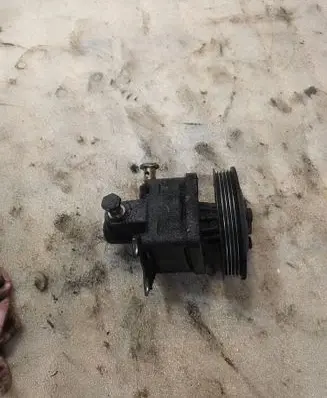 BMW 5 E34 Power steering pump 7681955236