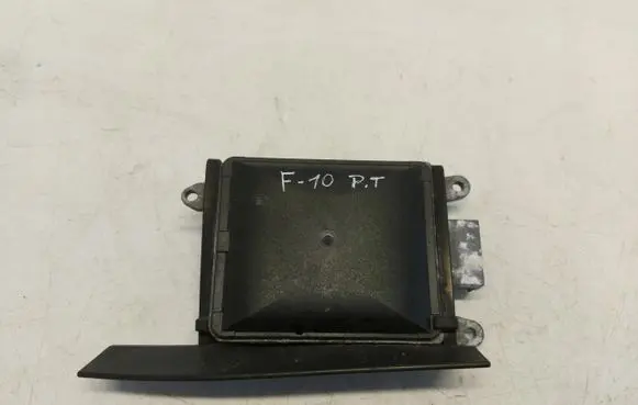 BMW 5 F10 F11 Blind spot module 6863243