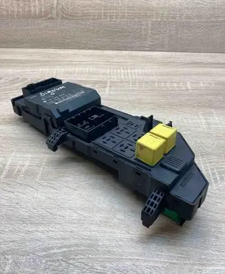 Opel Signum Fuse module 13120953 24443147