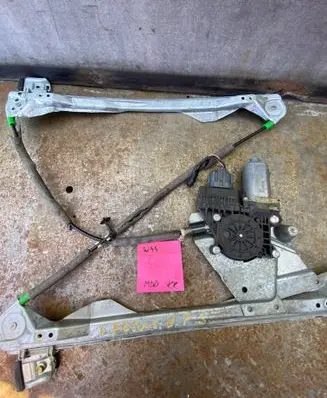 Ford Focus Front door window regulator motor 0130821757