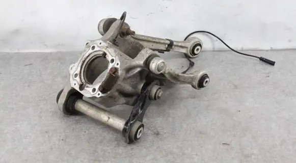 BMW X5M E70 Rear wheel hub spindle/knuckle 6879102 33326879102 6796002