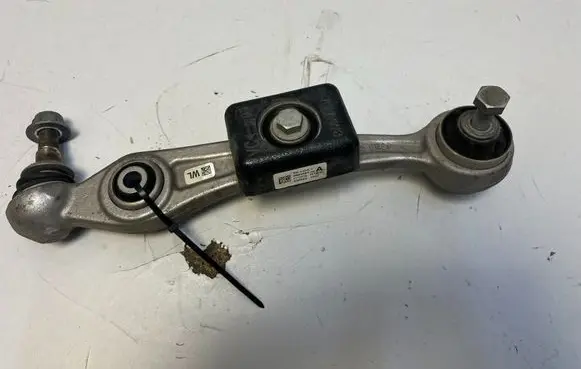 BMW X7 G07 Front lower control arm/wishbone 6878081 8866771