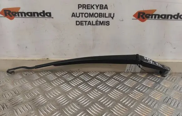 Toyota RAV 4 (XA40) Front wiper blade arm 2318540