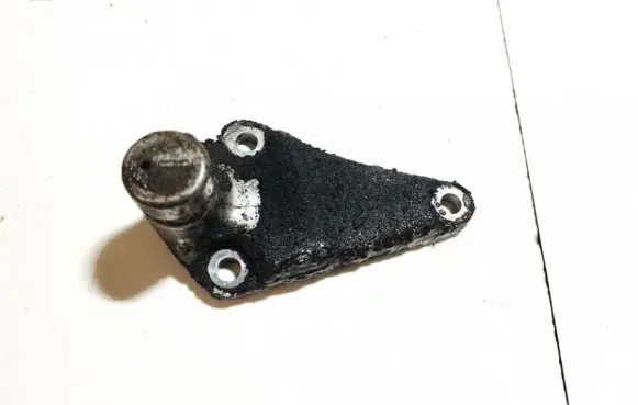 Audi A6 S6 C5 4B Engine mounting bracket 8d0199343j