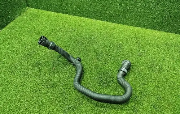 Peugeot 3008 II Engine coolant pipe/hose 9822415180