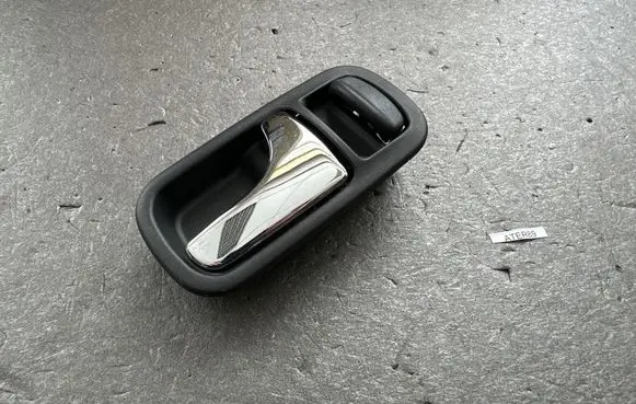 Nissan Terrano Front door interior handle 806700X001