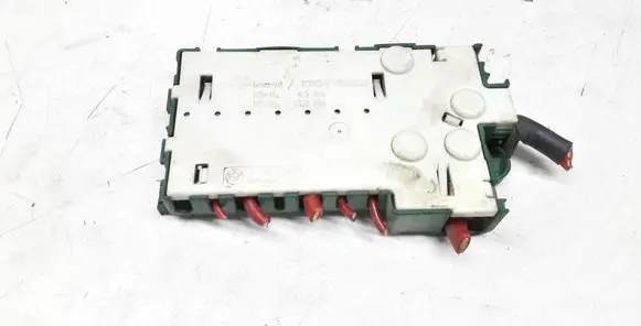 BMW 5 E39 Fuse module 8387543