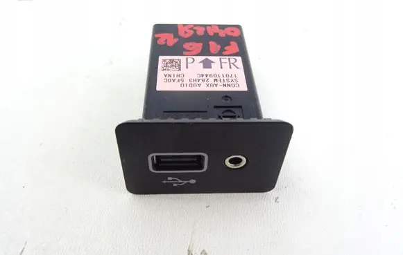 Nissan Juke II F16 AUX in-socket connector 