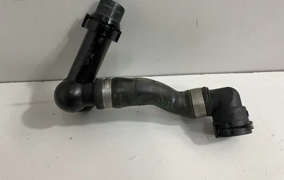 BMW 4 F32 F33 Engine coolant pipe/hose 8518749