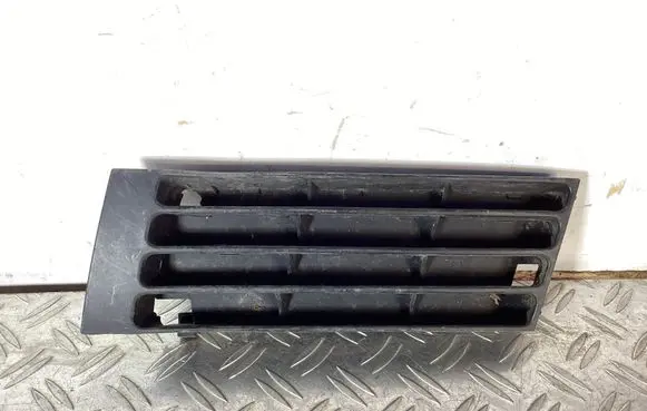 Volkswagen PASSAT B5 Front bumper lower grill 8D0807345AB