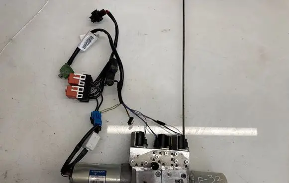 BMW 4 F32 F33 Convertible roof main ram cylinder 7344440