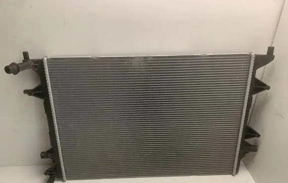 Volkswagen Jetta VI Coolant radiator 1KM121253