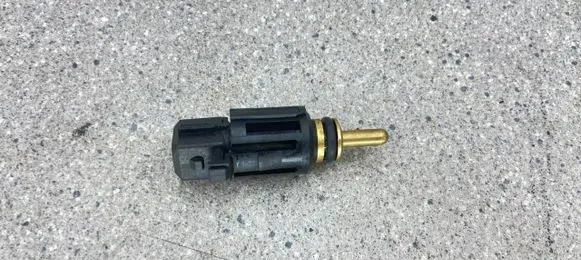 BMW M6 Coolant temperature sensor 1433077 13621433077