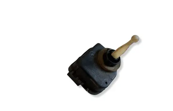 Volkswagen PASSAT B5 Headlight level adjustment motor 4D0941295