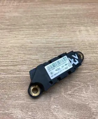 Mercedes-Benz E W211 Airbag deployment crash/impact sensor 0018209126
