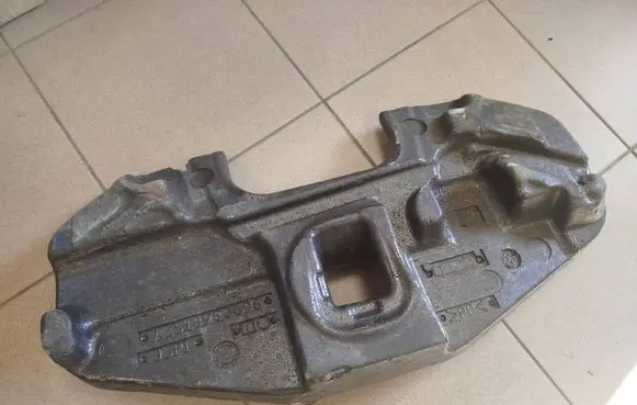 Mercedes-Benz R W251 Spare wheel section trim A2518980096