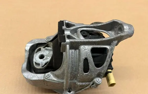 Audi Q7 4M Engine mount bracket 4M0199372C 24052016
