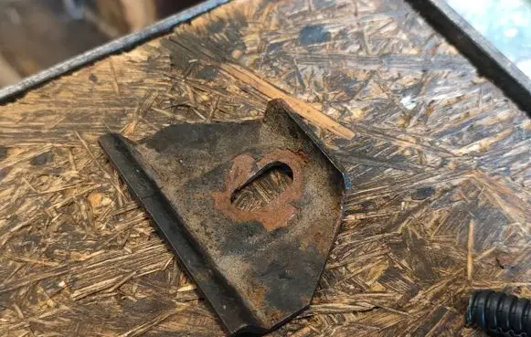 Chrysler Voyager Battery bracket 