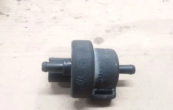 Volkswagen Golf V Vacuum valve 058133459