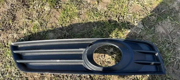 Audi A3 S3 A3 Sportback 8P Front fog light trim/grill 8P0807682E