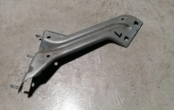 Audi Q5 SQ5 8R Fender mounting bracket 8R0821135