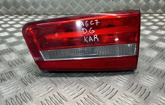 Tailgate rear/tail lights