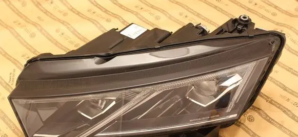 Skoda Octavia Mk4 Headlight/headlamp 5E4941035