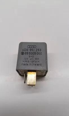 Volkswagen PASSAT B5 Other relay 4D0951253 899309000 372