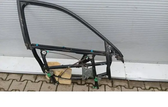 Audi A4 S4 B5 8D Front door window/glass frame 81841114