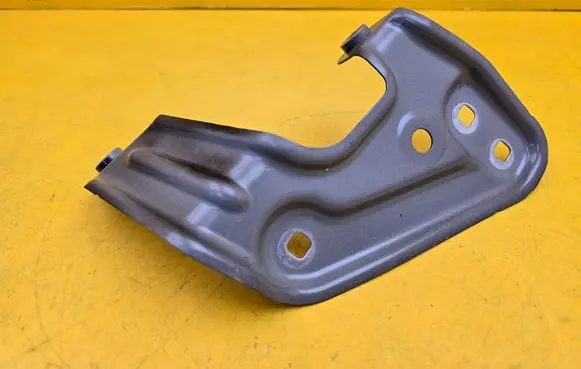 BMW 5 G60 G61 Fender mounting bracket 96211940