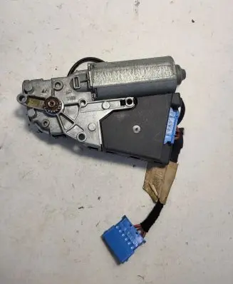 Volkswagen Golf IV Sunroof motor/actuator 1J6959591 0390200003 84969656