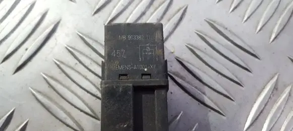 Volvo S40, V40 Other relay mb953382 a1001-x7