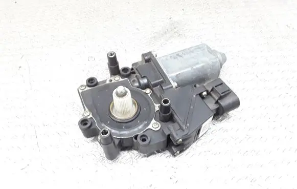 Audi A4 S4 B5 8D Front door window regulator motor 113846113