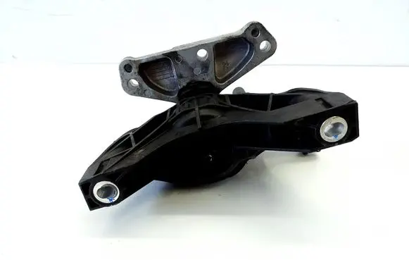 Peugeot 3008 II Engine mount bracket