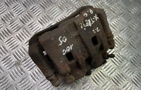 Nissan X-Trail T30 Front brake caliper