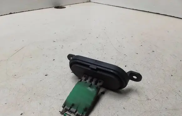 Volkswagen Transporter - Caravelle T5 Coolant fan relay 