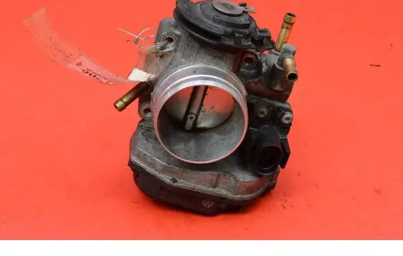 Volkswagen Golf IV Throttle body valve 06A133064J