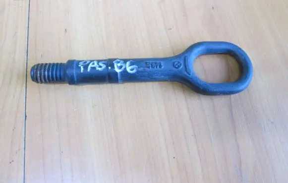 Volkswagen PASSAT B6 Towing hook eye 1T0805615A