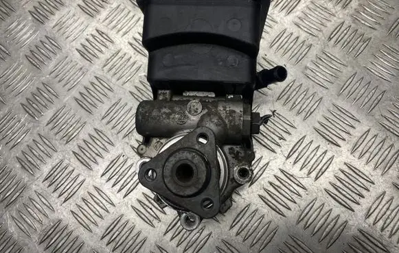 BMW 3 E46 Power steering pump 91208