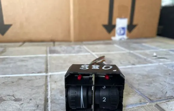 Volkswagen Touran I Headlight level height control switch 1T0941333