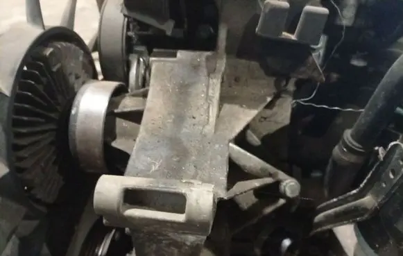 Audi A4 S4 B5 8D Engine mounting bracket