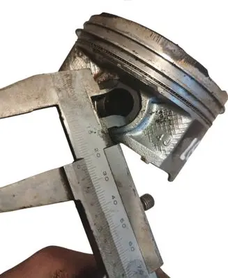 Subaru Legacy Piston 004J