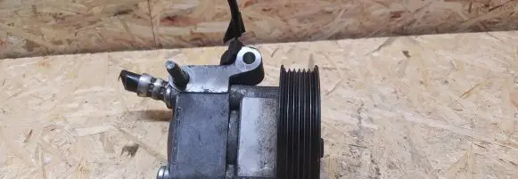 Volvo V50 Power steering pump 4M513A696AD