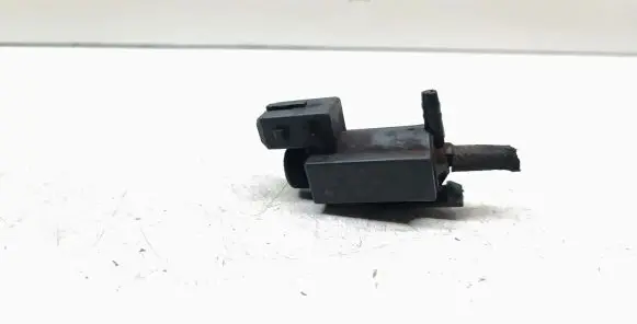 BMW 3 E90 E91 Vacuum valve 70231800 7810831