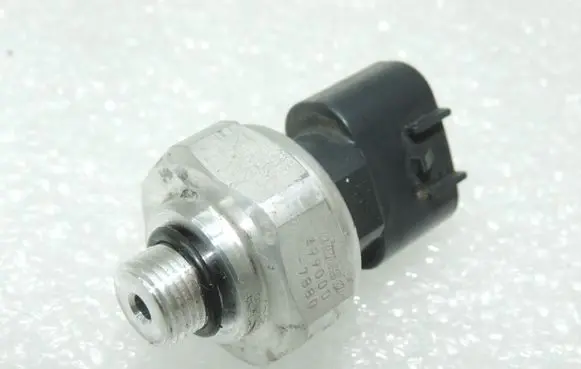 Toyota Avensis T270 Air conditioning (A/C) pressure sensor 8871933020