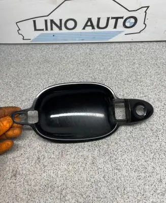 Front door exterior handle/bracket