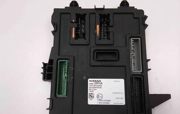 Nissan Pulsar Central body control module 284B13ZP5A