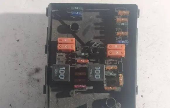 Volkswagen Caddy Fuse module 1K0937125A