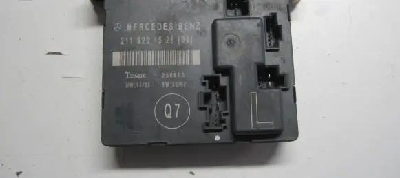 Mercedes-Benz E W211 Door control unit/module 2118201526 A2118201526