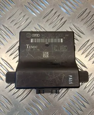 Audi A3 S3 8P Gateway control module 1K0907530D 1K0907951